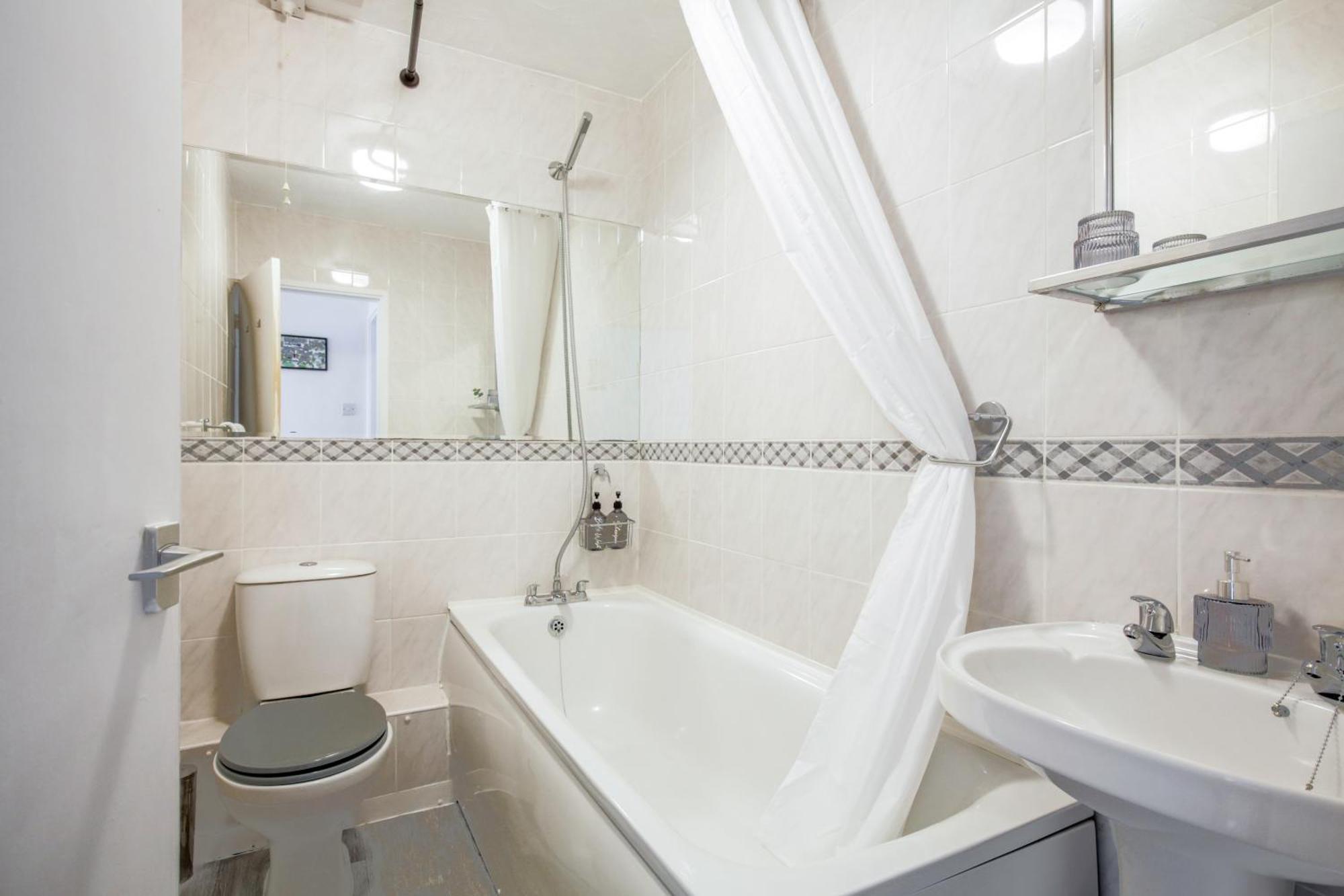 Chester Stays - Best Value Apartment With Free Parking In The Heart Of Chester Buitenkant foto